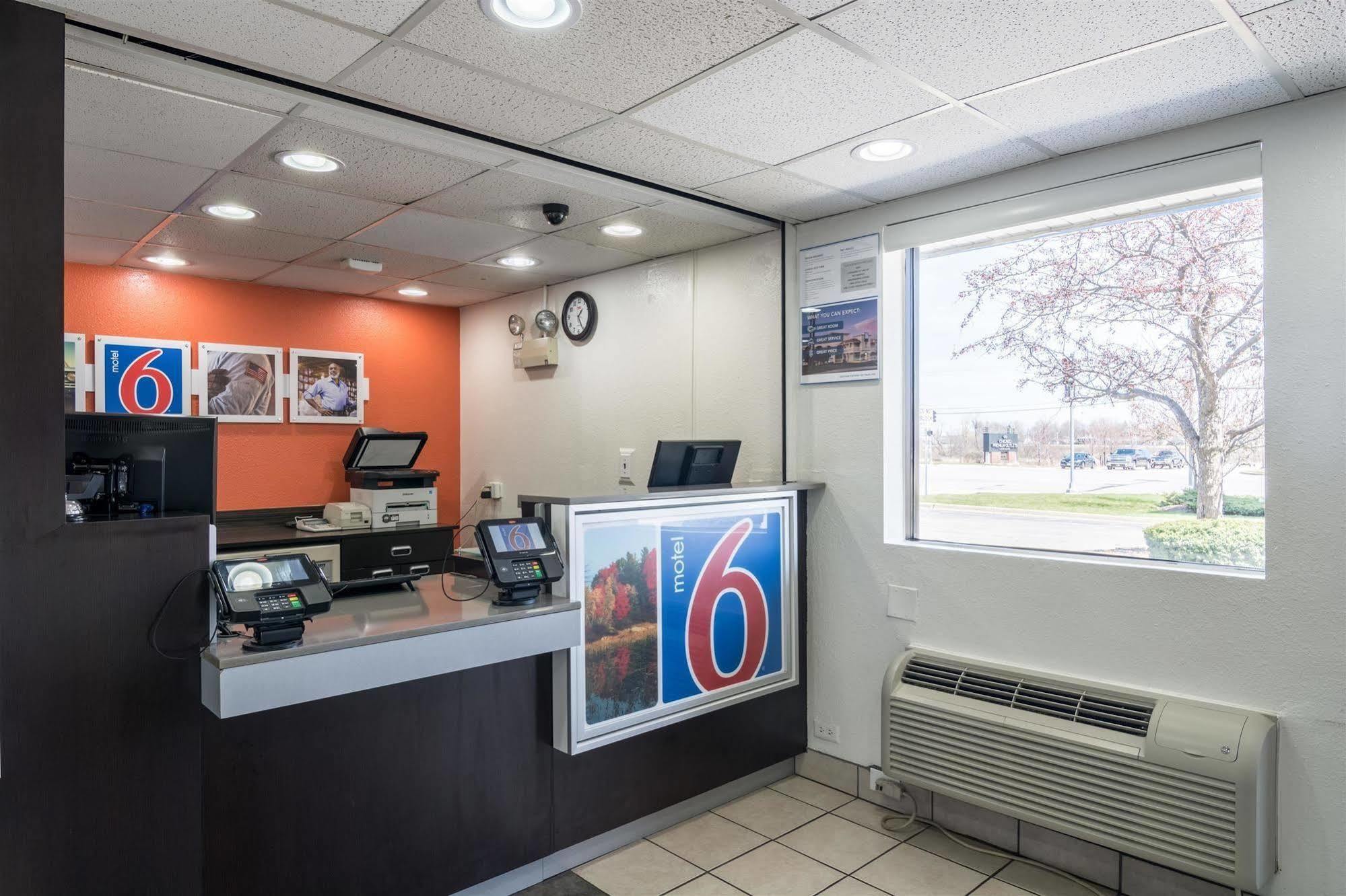 Motel 6 Chicago Southwest - Орора Экстерьер фото