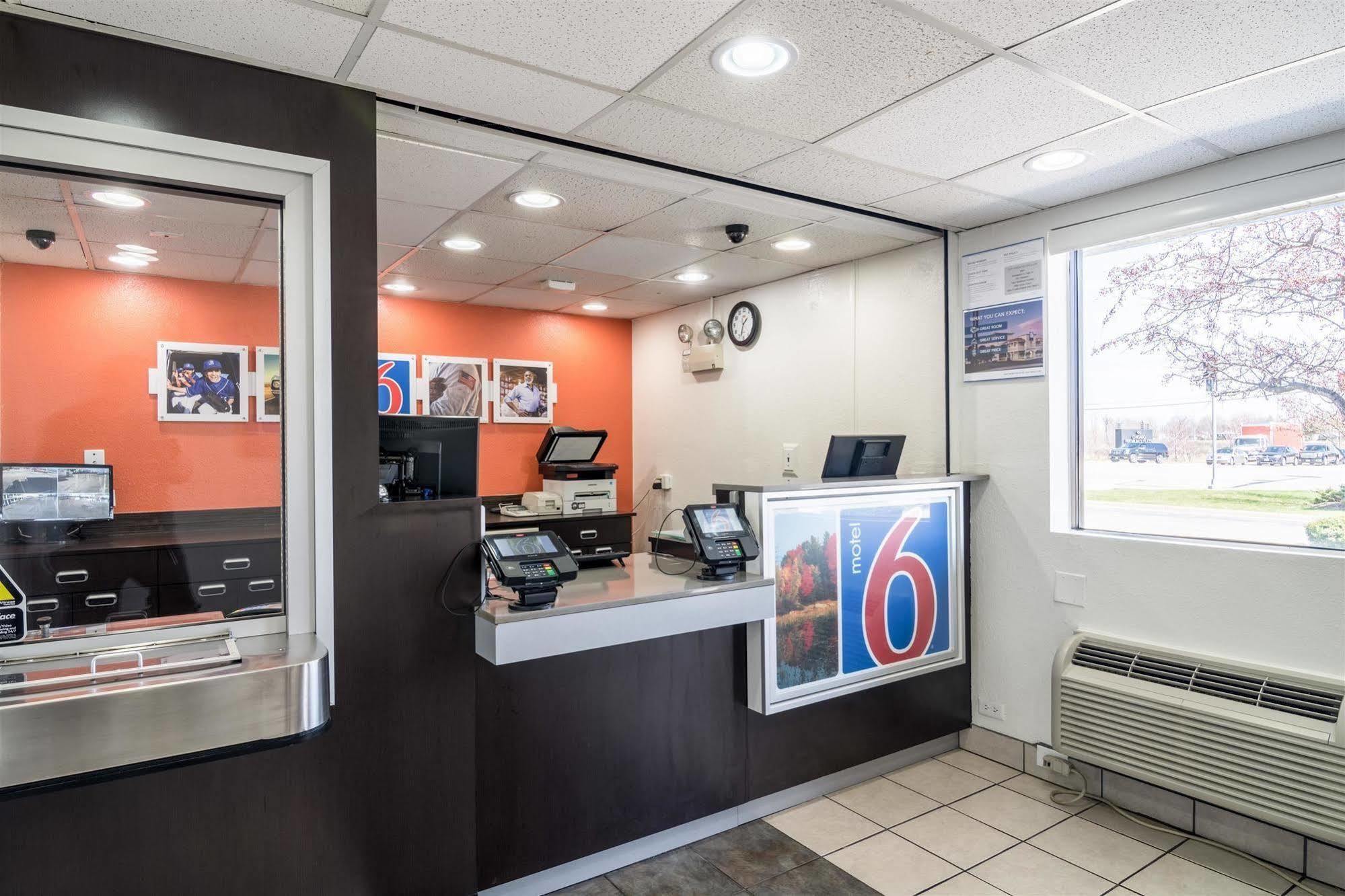 Motel 6 Chicago Southwest - Орора Экстерьер фото