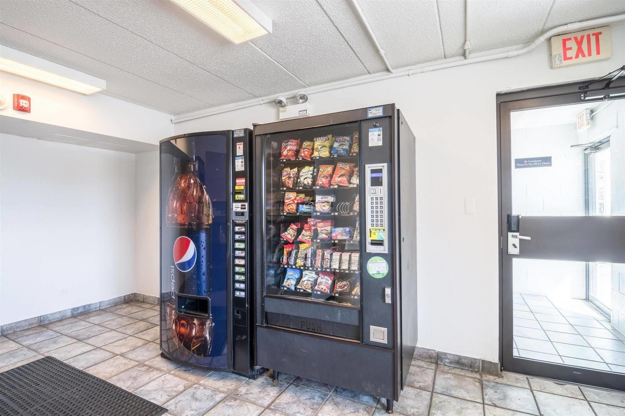 Motel 6 Chicago Southwest - Орора Экстерьер фото