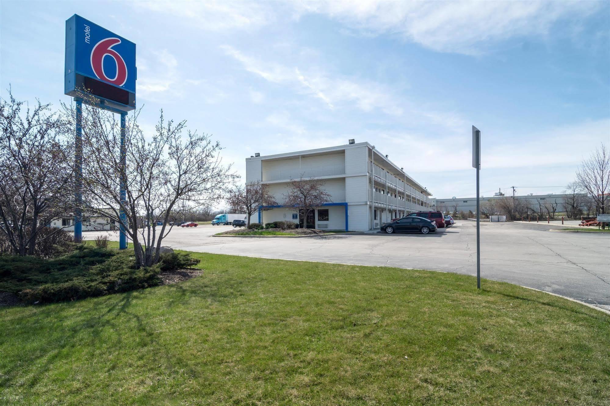 Motel 6 Chicago Southwest - Орора Экстерьер фото